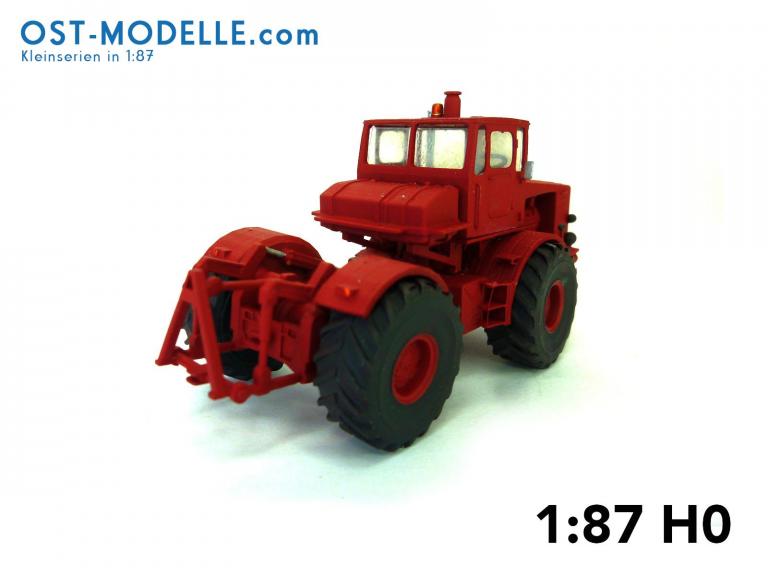 Traktor Kirovets K700 rot ohne Motorverkleidung